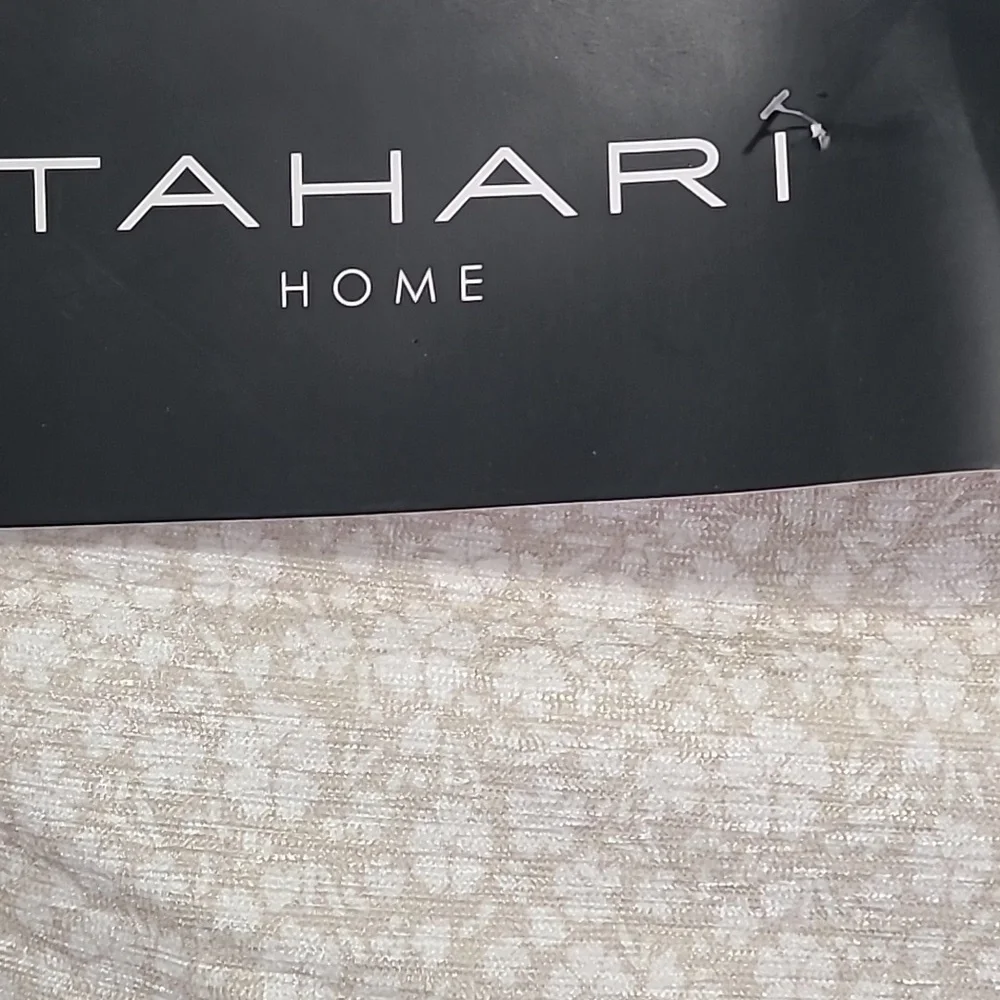 TAHARI TABLE RUNNER 16